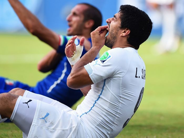 Luis Suarez Bites Another Player At The World Cup (6 pics)