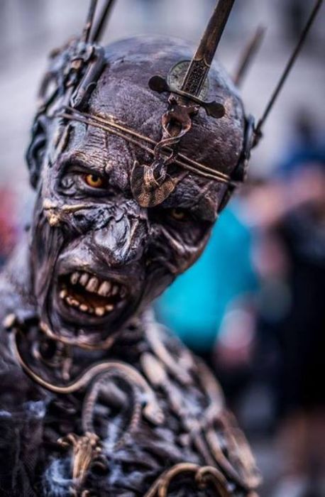 The Most Epic Zombie Costume Of All Time (15 pics)