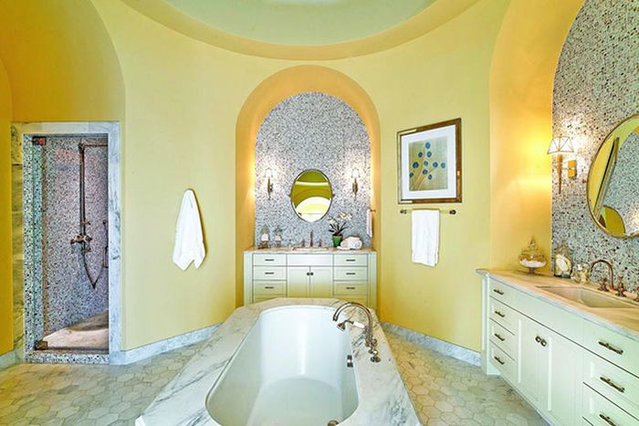 You Need To Move Into The Scarface House (22 pics)