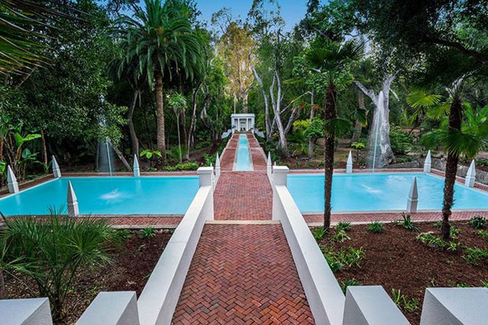 You Need To Move Into The Scarface House (22 pics)