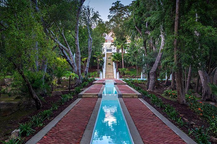 You Need To Move Into The Scarface House (22 pics)
