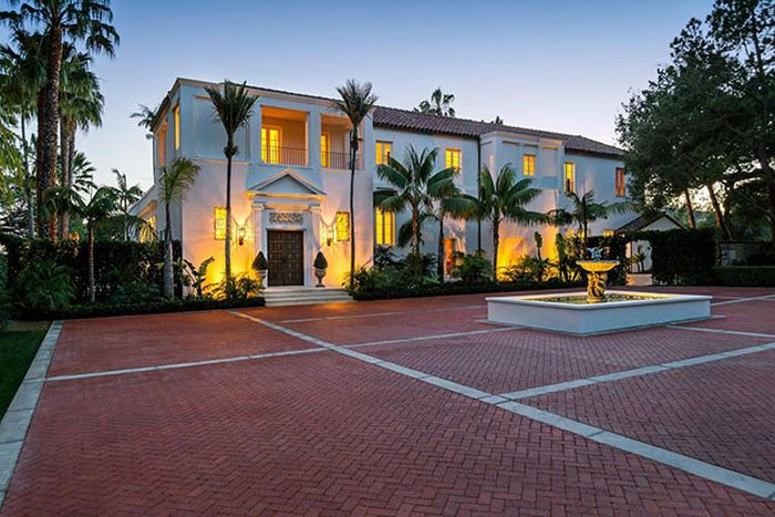 You Need To Move Into The Scarface House (22 pics)