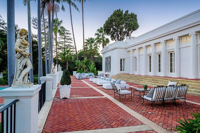 You Need To Move Into The Scarface House (22 pics)