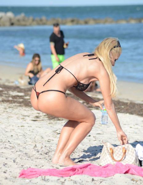 Ana Braga Shows Herself Off In String Bikini (20 pics)