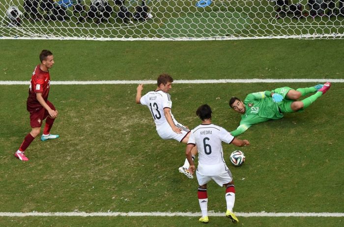 Best Goals Of The World Cup 2014 (22 pics)