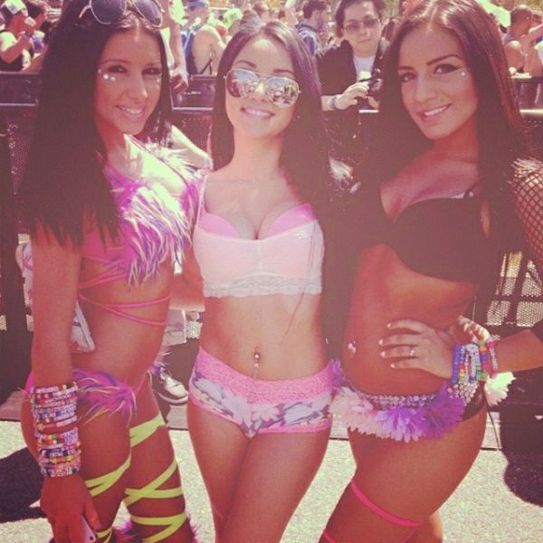 Women Of The Electric Daisy Carnival Are Electrifying (43 pics)