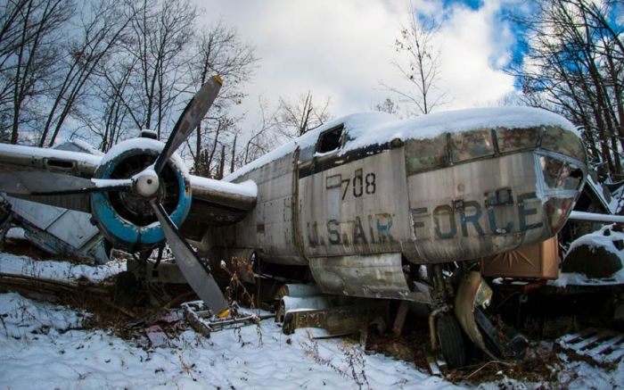 Epic Abandoned WWII Fighter Planes (15 pics)