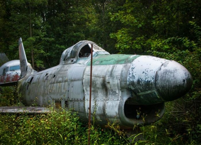 Epic Abandoned WWII Fighter Planes (15 pics)