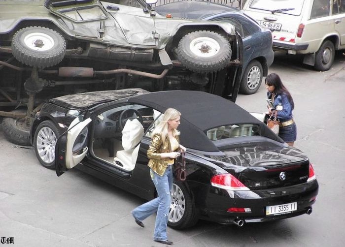 The World's Strangest Automobile Accidents (27 pics)