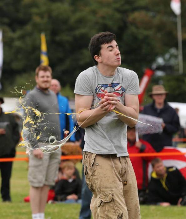 Welcome To The Egg Throwing Championships 2014 (22 pics)