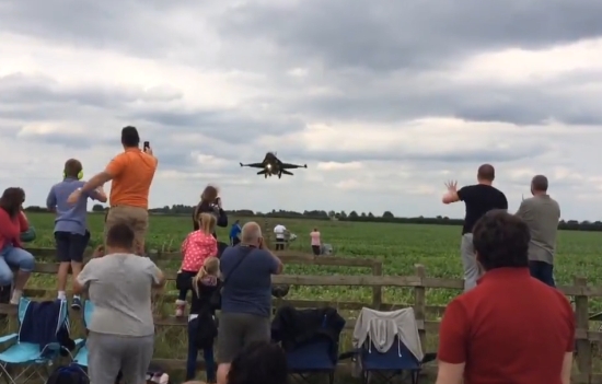 F16 Flying Extremely Low In Turkey