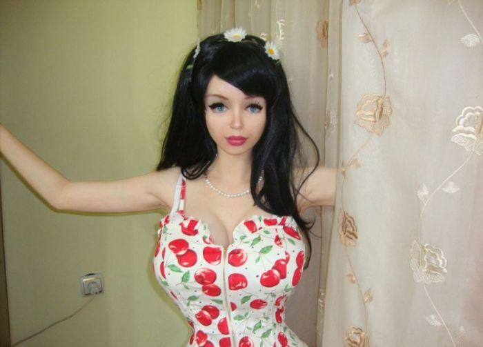 Lolita Richi Looks Like A Living Doll (29 pics)