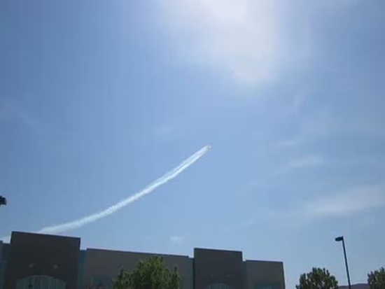 Unexpected Jet Flight Above The Mall