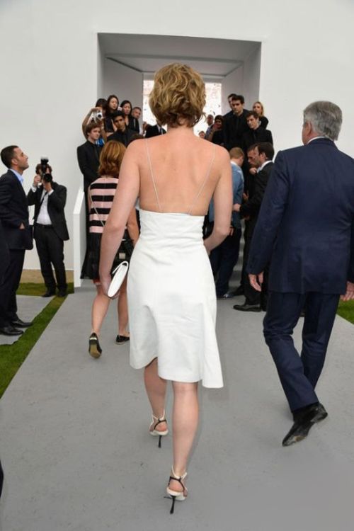 Jennifer Lawrence Is Looking Good In Paris (6 pics + video)