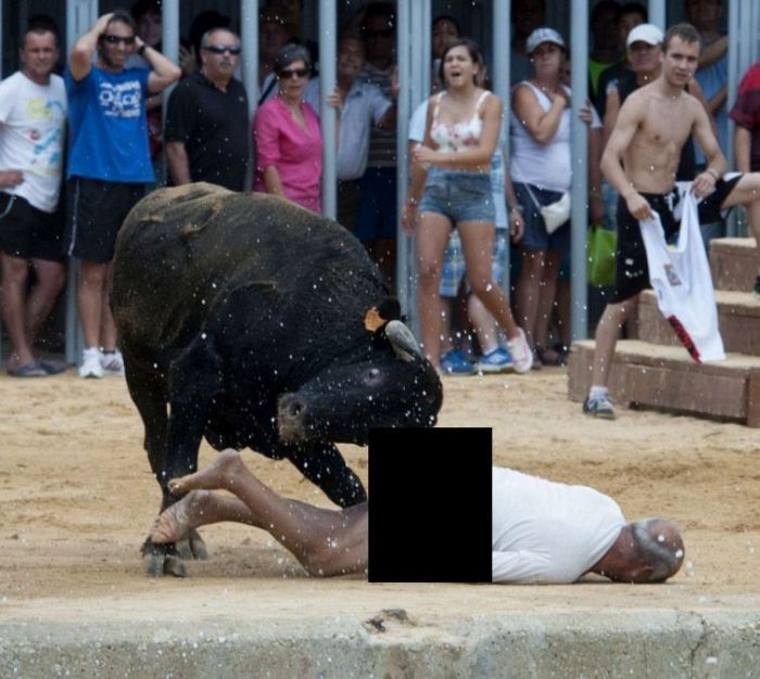 When You Run With The Bulls You Get The Horns (19 pics)