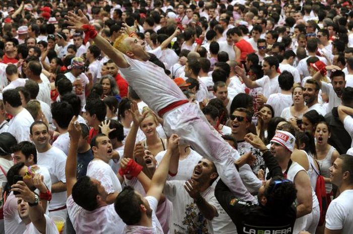 Spain's Annual Street Festival Is A Lot Of Fun (57 pics)