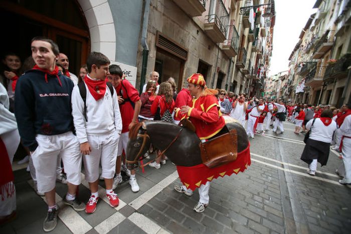 Spain's Annual Street Festival Is A Lot Of Fun (57 pics)