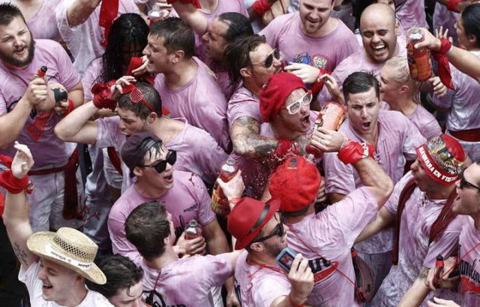 Spain's Annual Street Festival Is A Lot Of Fun (57 pics)