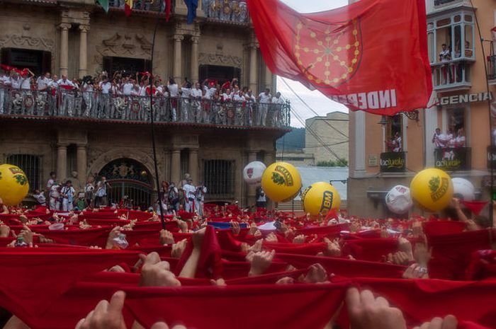 Spain's Annual Street Festival Is A Lot Of Fun (57 pics)