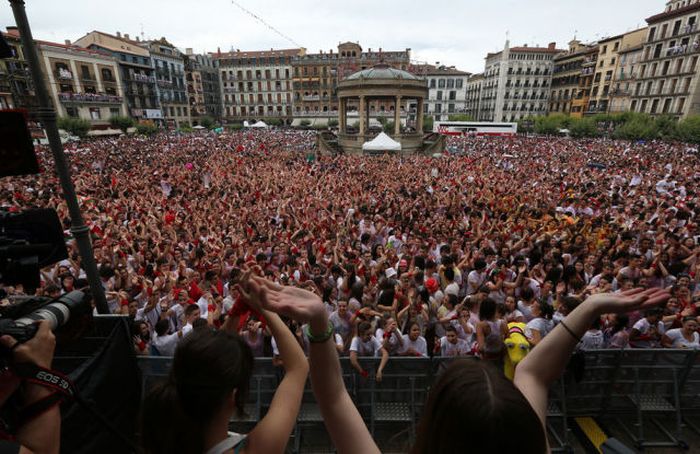 Spain's Annual Street Festival Is A Lot Of Fun (57 pics)