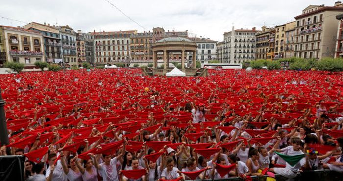 Spain's Annual Street Festival Is A Lot Of Fun (57 pics)