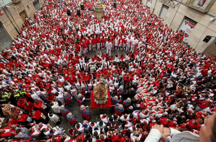 Spain's Annual Street Festival Is A Lot Of Fun (57 pics)