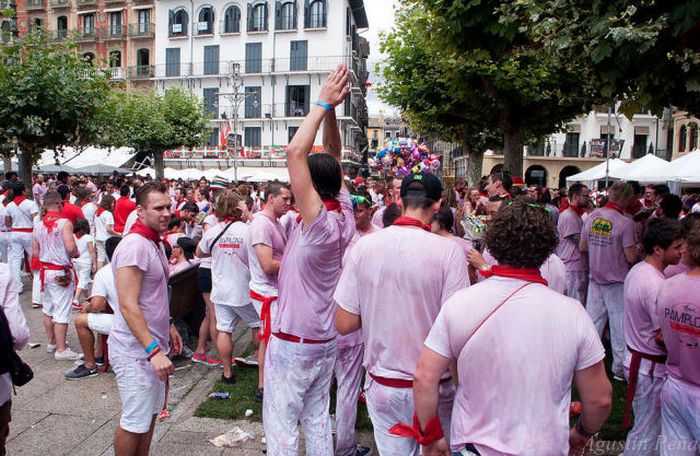 Spain's Annual Street Festival Is A Lot Of Fun (57 pics)