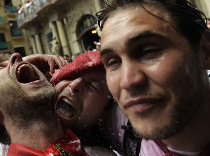 Spain's Annual Street Festival Is A Lot Of Fun (57 pics)