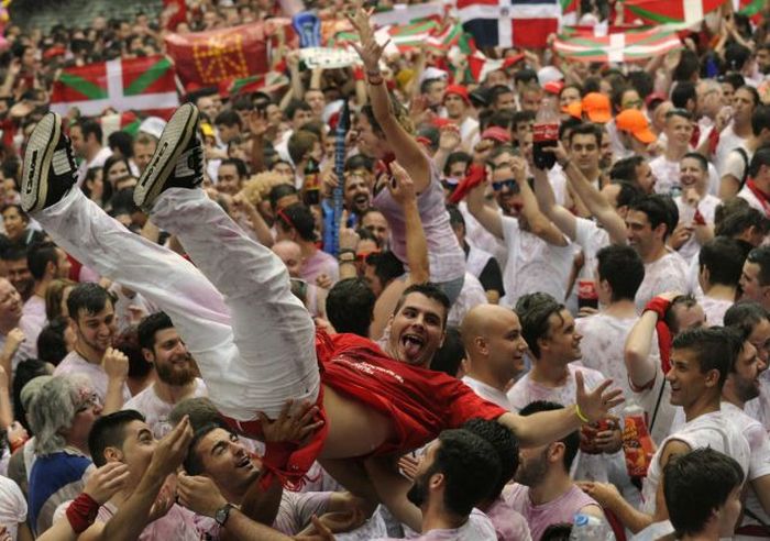 Spain's Annual Street Festival Is A Lot Of Fun (57 pics)