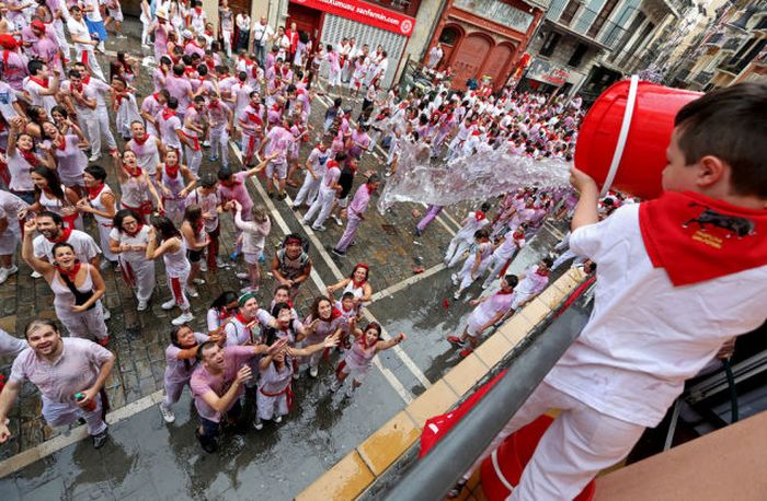 Spain's Annual Street Festival Is A Lot Of Fun (57 pics)