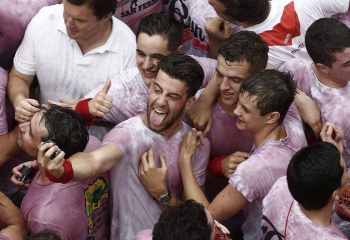 Spain's Annual Street Festival Is A Lot Of Fun (57 pics)