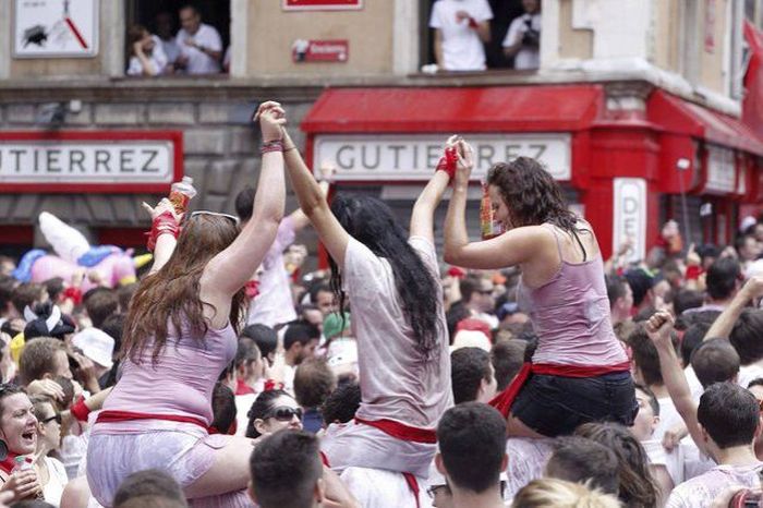 Spain's Annual Street Festival Is A Lot Of Fun (57 pics)