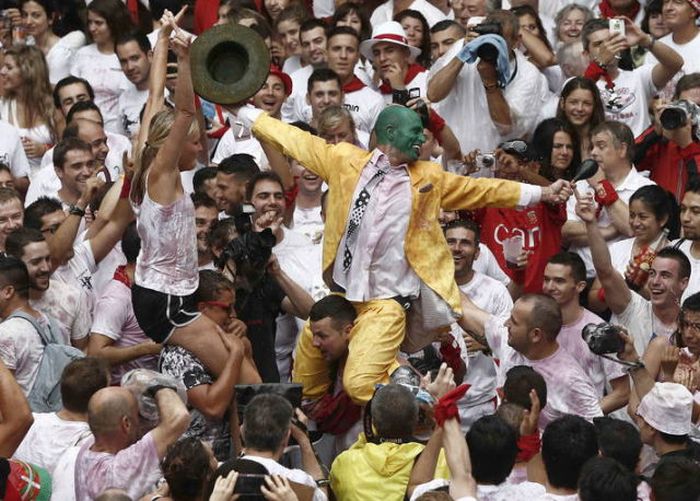 Spain's Annual Street Festival Is A Lot Of Fun (57 pics)