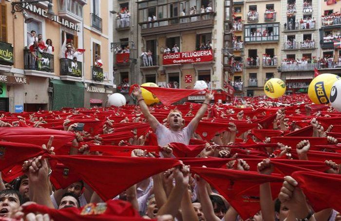 Spain's Annual Street Festival Is A Lot Of Fun (57 pics)