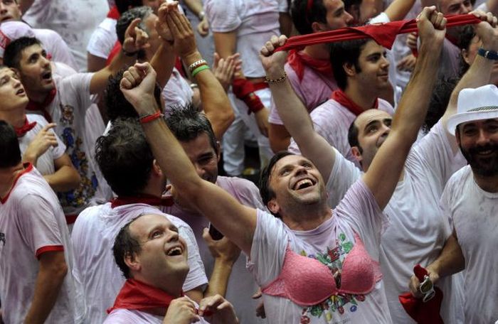 Spain's Annual Street Festival Is A Lot Of Fun (57 pics)