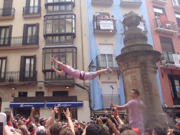 Spain's Annual Street Festival Is A Lot Of Fun (57 pics)