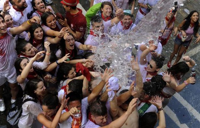 Spain's Annual Street Festival Is A Lot Of Fun (57 pics)