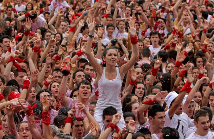 Spain's Annual Street Festival Is A Lot Of Fun (57 pics)