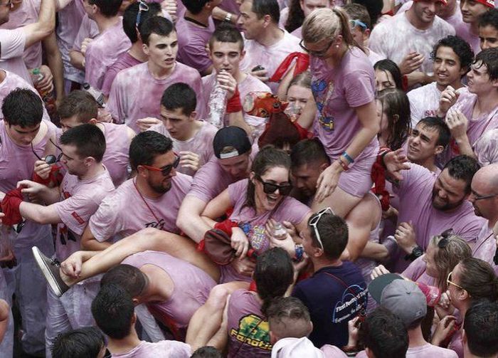 Spain's Annual Street Festival Is A Lot Of Fun (57 pics)