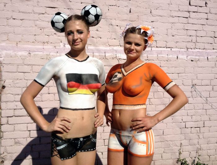 Body Paint Is Always Better Than a T-Shirt (21 pics)