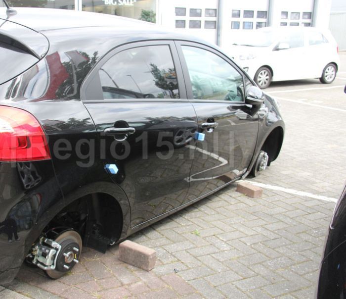 These Cars Aren't Moving Anytime Soon (9 pics)