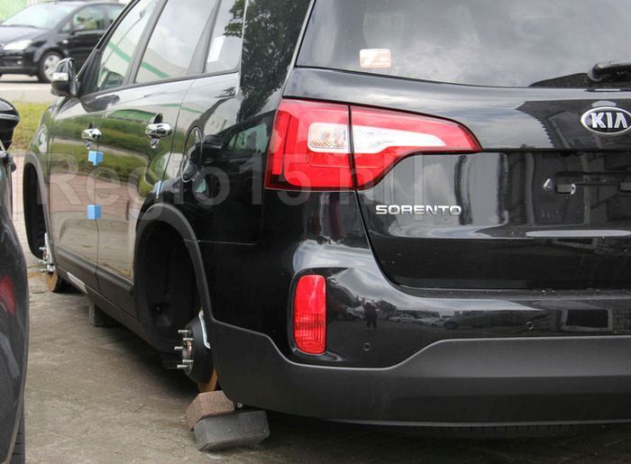 These Cars Aren't Moving Anytime Soon (9 pics)