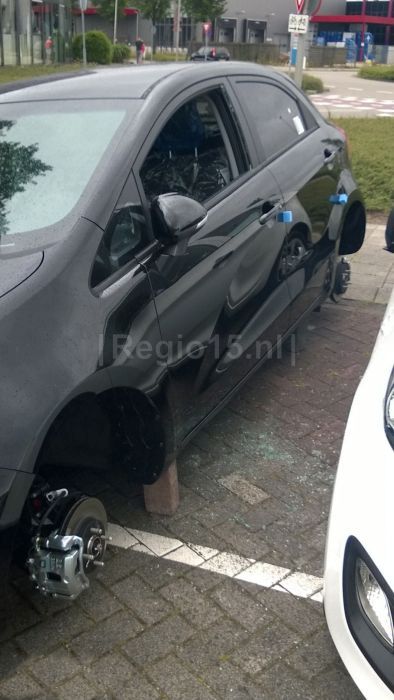 These Cars Aren't Moving Anytime Soon (9 pics)