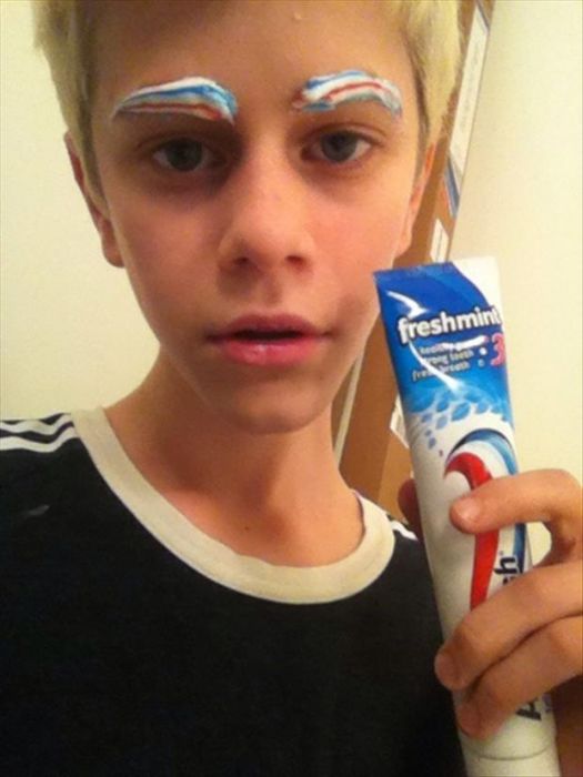 The Creepiest Kids You Will Ever See (21 pics)