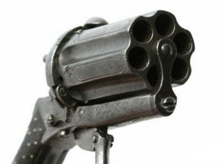 Vintage 19th Century Revolver (10 pics)
