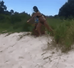 These People Are Doing The Beach Wrong (26 pics)