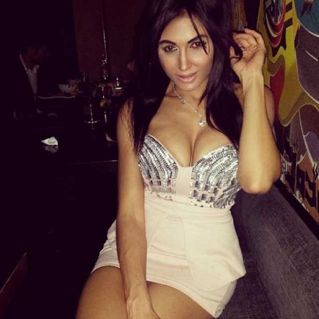 She Spent A Fortune To Look Like Kim Kardashian (17 pics)