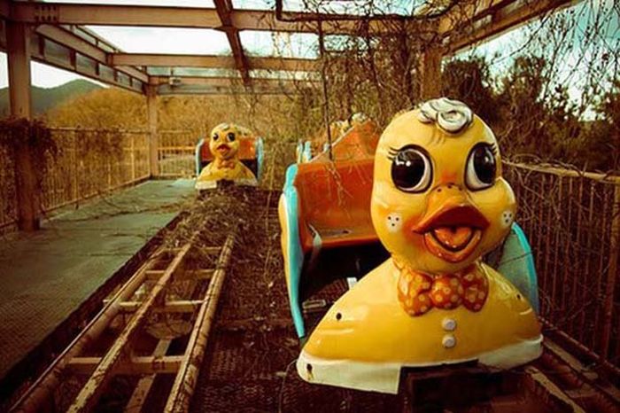 Theme Parks Get Creepy When They're Abandoned (62 pics)