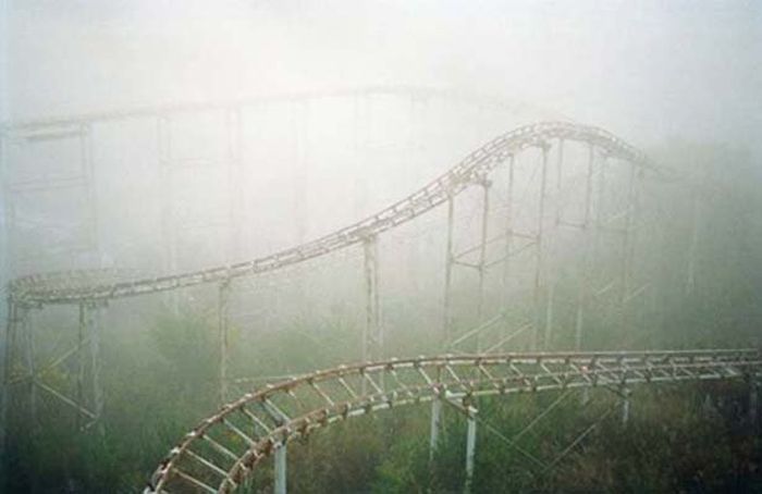 Theme Parks Get Creepy When They're Abandoned (62 pics)