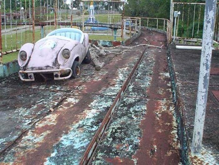 Theme Parks Get Creepy When They're Abandoned (62 pics)